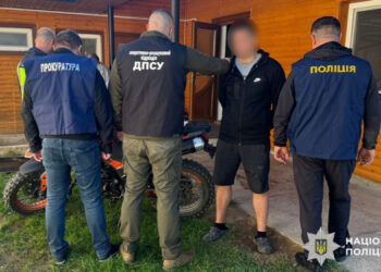 На Буковине раскрыта схема незаконного переправления мужчин за границу за 6500 евро.