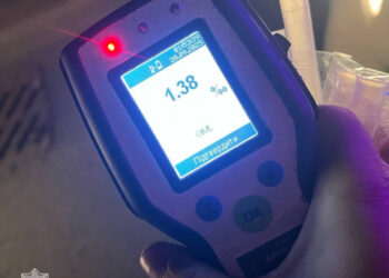 В Черновцах у водителя, управлявшего автомобилем в состоянии сильного опьянения, изъяли водительское удостоверение.