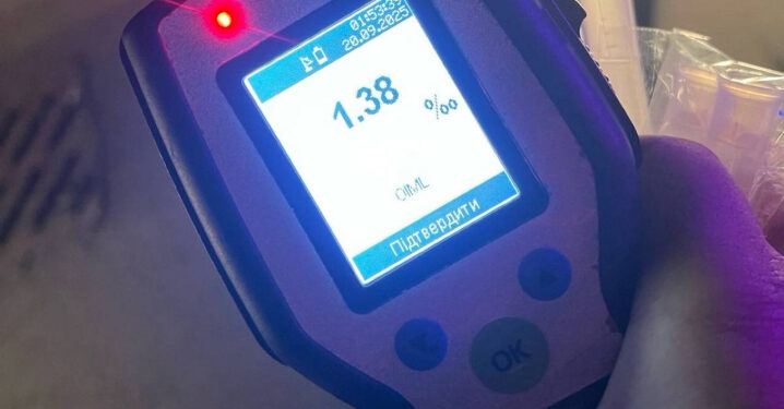 В Черновцах у водителя, управлявшего автомобилем в состоянии сильного опьянения, изъяли водительское удостоверение.