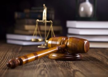 Задержали 19-летнего черновчанина, который украл деньги в одной из кафе.