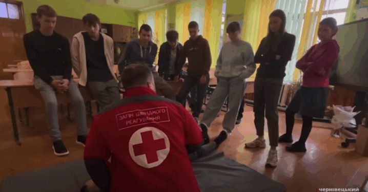 Проект «Школа выживания»: буковинские школьники осваивают навыки для самых тёмных времён.