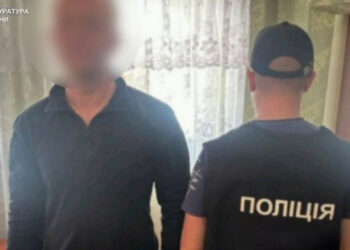 В румынской Буковине полицейский пытался торговать фальшивыми водительскими правами за 500 евро: но коррупцию раздавили на корню.