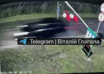 Мобилизованный адвокат прорвал границу на Закарпатье: на Toyota снёс шлагбаумы и уехал в Венгрию.