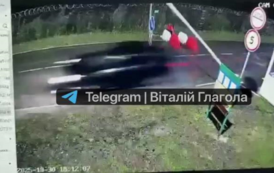 Мобилизованный адвокат прорвал границу на Закарпатье: на Toyota снёс шлагбаумы и уехал в Венгрию.