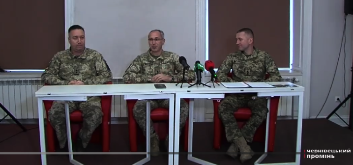 Буковинские пограничники снова фиксируют попытки дать взятку за выезд