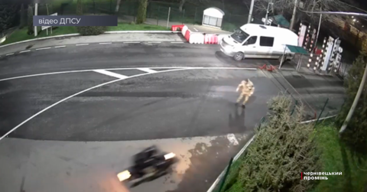 Пытался незаконно пересечь границу: пограничники остановили мотоциклиста по пути в Румынию